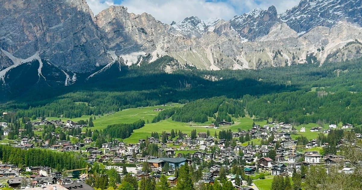 Cortina d'Ampezzo: A Summer Hiking Base in the Dolomites