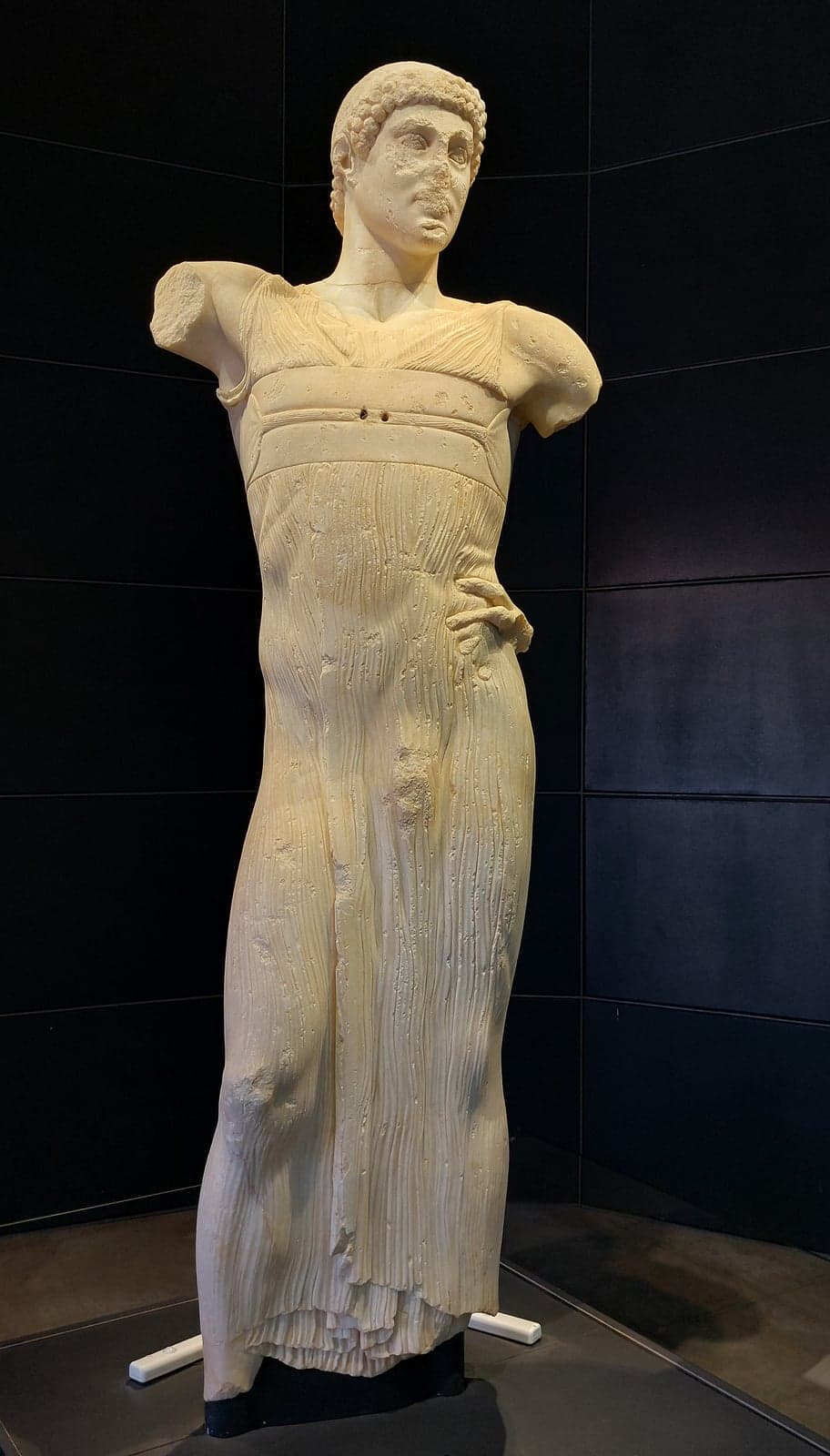 The Youth of Motya statue at the Museo Whitaker, its contrapposto stance and finely carved wet-drapery robe visible in close view