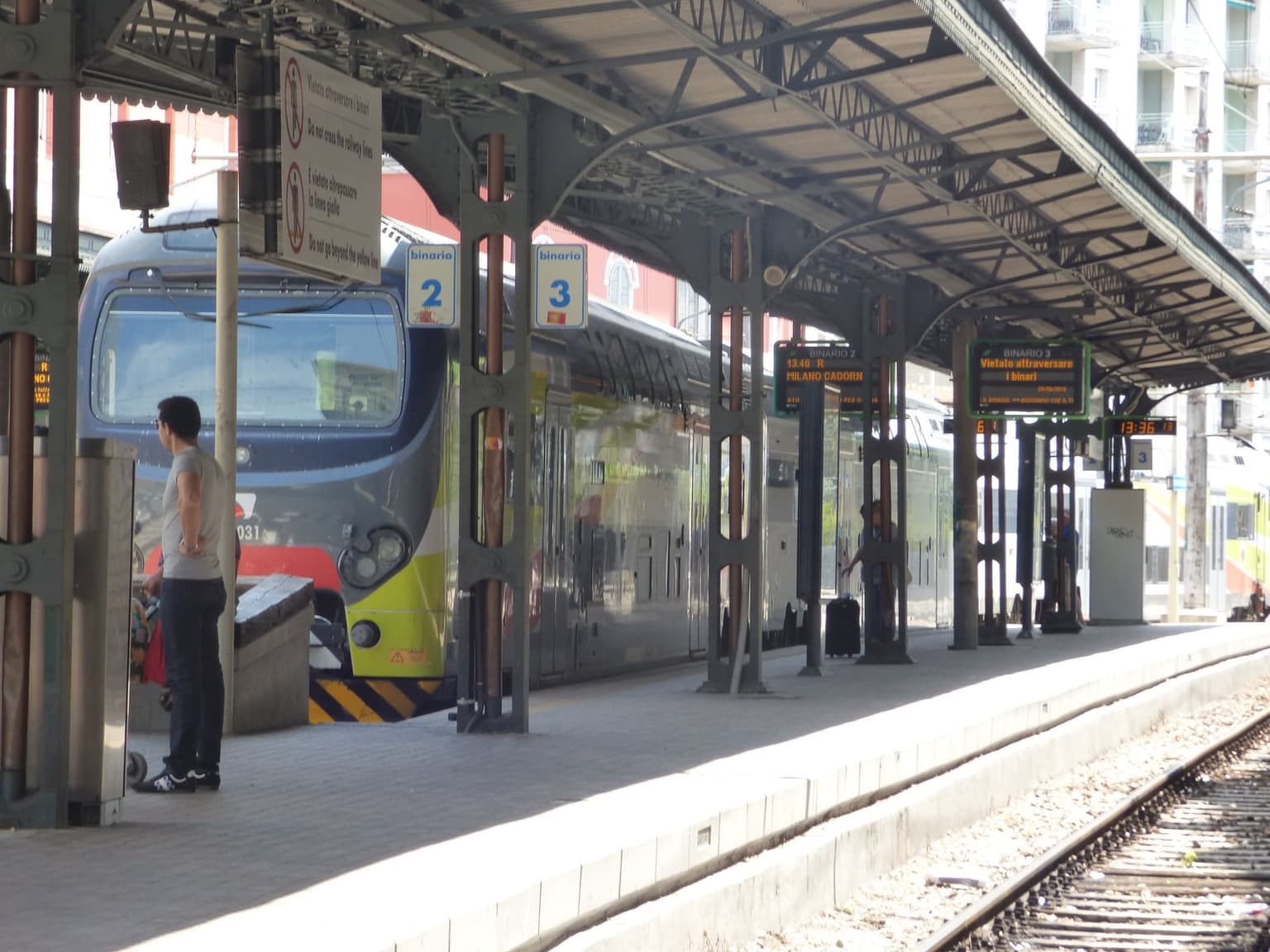 A Ferrovie Nord platform with the departure board reading Milano Cadorna - the branch to avoid, since the Varenna connection runs via Milano Centrale