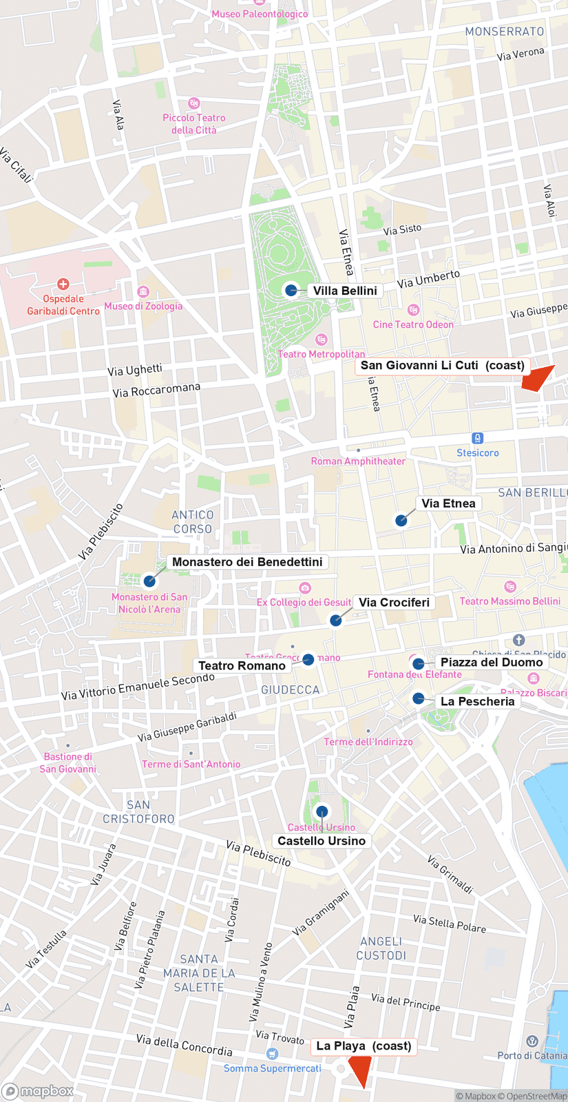 A map of Catania's walkable core, marking Piazza del Duomo, La Pescheria, Via Etnea, the Monastero dei Benedettini, Castello Ursino, the Teatro Romano, Via Crociferi, and Villa Bellini, with San Giovanni Li Cuti and La Playa flagged along the coast beyond the frame